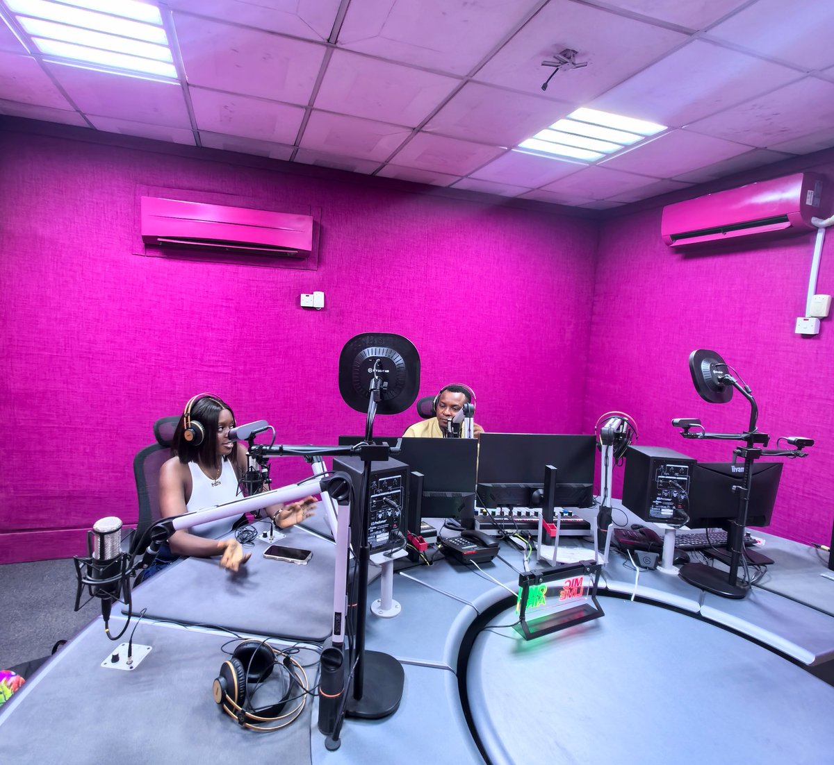 Konga1037FM's tweet photo. BTS Moments | Konga 103.7FM 

“I almost gave up... but I remembered why I started.” – Cachykay Cakes

Baker &amp; content creator Cachykay Cakes joins Fred to talk burnout, balance, and staying motivated when the pressure gets real.

#KongaFM #KongaFMOnAir #BTSMoments https://t.co/rwSU9jty28