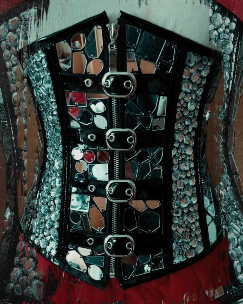 leo__theo's tweet photo. MIRROR FASHION
Mirror & rhinestone corsets by @leo__theo
#leotheo #corset #corsets #korsett #korsetts #korsage #korsagen #corsage #mirror #mirrorstones #mirrorfashion #fashion #art #style #rhinestone #stones #rhinestones #strass #strasssteine #handmade https://t.co/QaVeiJi7Yi