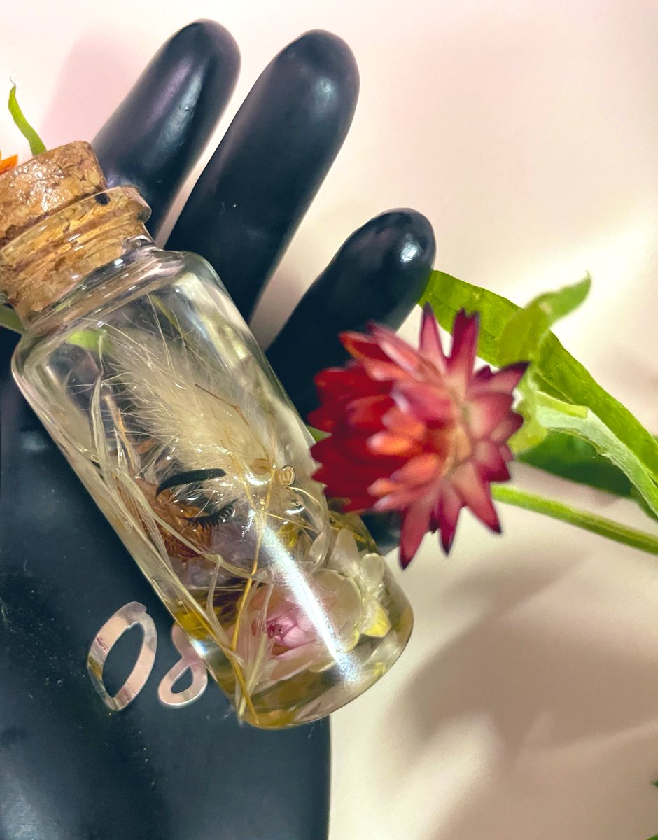 Oph_the_H's tweet image. あなたに会えた時の喜びを
なんと表現すれば良いのでしょうか

#Lostinthepages
#Unseenyou
#venusofTOKYO 
#魔女からの贈り物