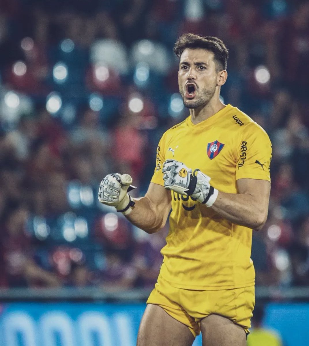 El entrenador que lo hizo debutar fue Alfaro.

Estuvo a medio paso de ser campeón con Maradona como DT en Gimnasia.

Pieza clave de Gabriel Milito en Argentinos.

Algo habrá aprendido a lo largo de su carrera, lo de anoche fue su mejor actuación en Cerro.

📸: <a href="/vazquez_bruno/">Bruno</a>