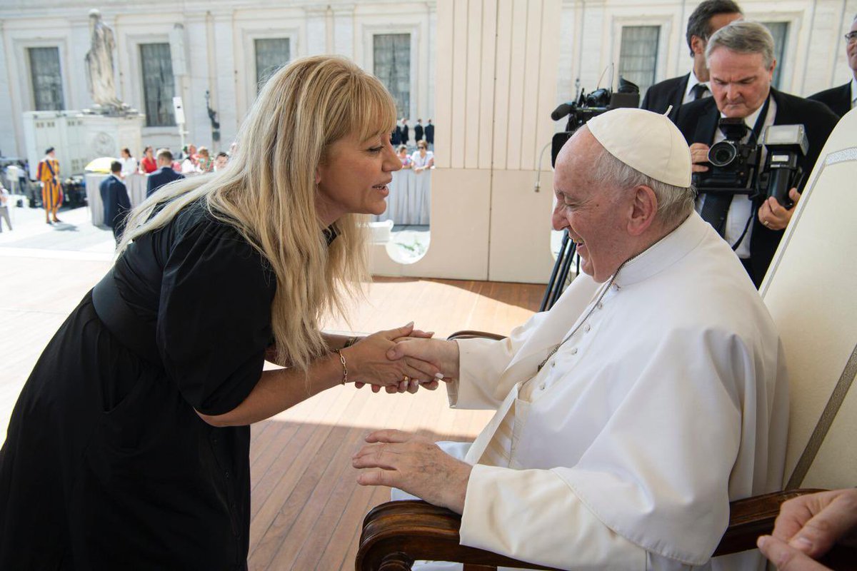 El mundo despide hoy a un hombre que hizo de la fe un puente hacia la esperanza, el amor y la justicia. El Papa Francisco, como líder espiritual de la Iglesia Católica, fue también una guía para quienes soñamos con un mundo más humano.

Su sencillez, su cercanía con los más