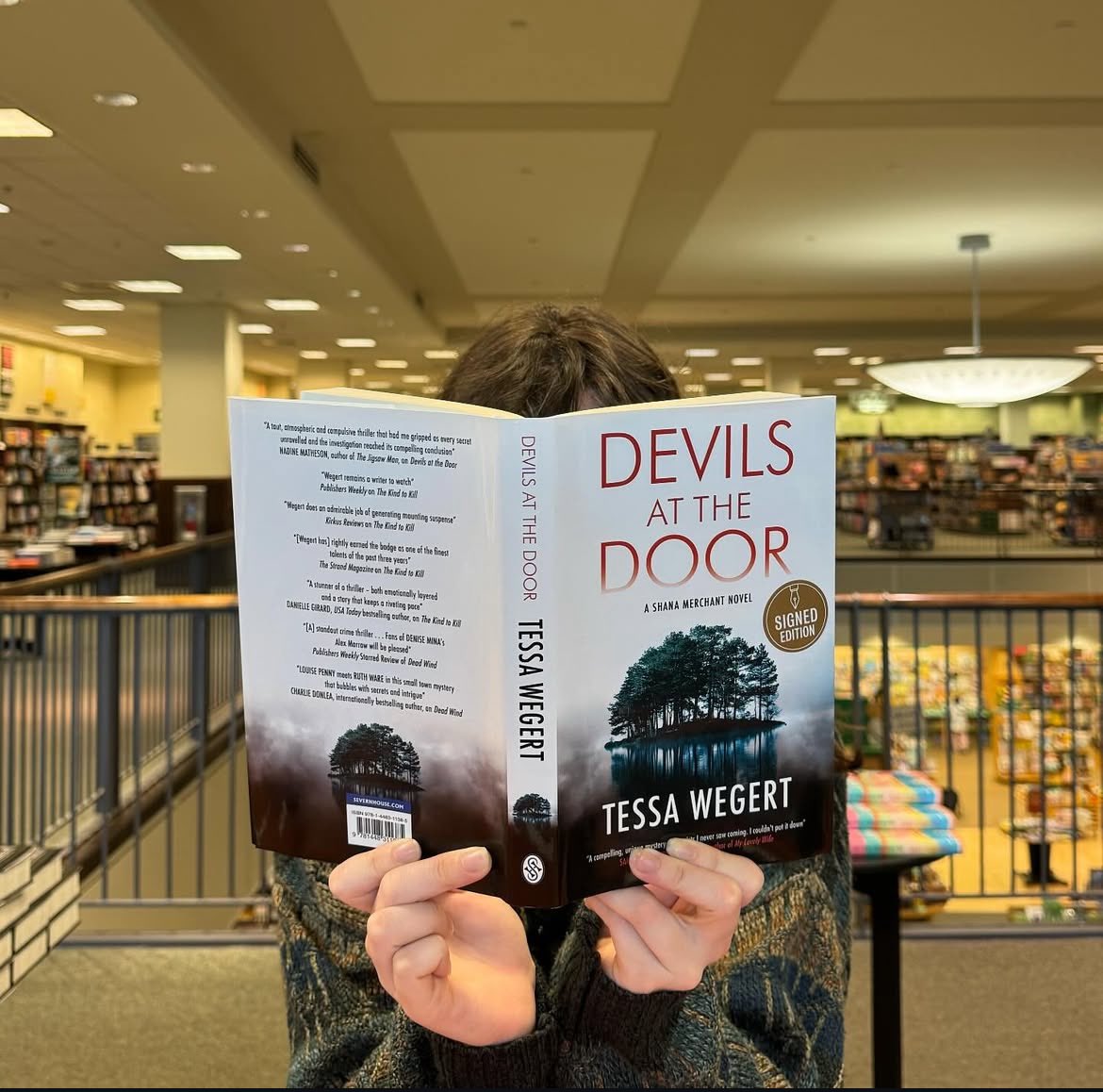 There’s a brand new Barnes &amp; Noble store coming to Stamford, CT, and I’m excited to be there for the grand opening. Join us on May 14! instagram.com/p/DImHunmv2q4/…