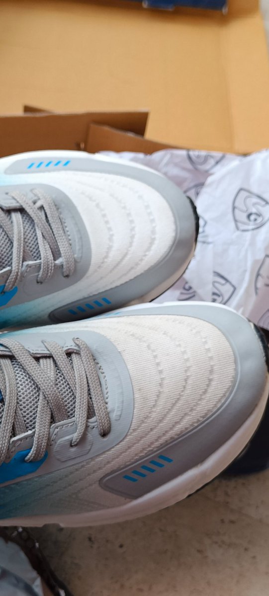 karngaurav's tweet image. Worst experience with @sgcrickett
Ordered shoes from their website—got dirty, mismatched pairs (one white, one grey).
Tried to exchange—waited a month—they sent the same junk again!

NO refund, NO help.
Avoid this brand.
#FakeExchange #DontBuyFromSG #CustomerScam #SGSHOES