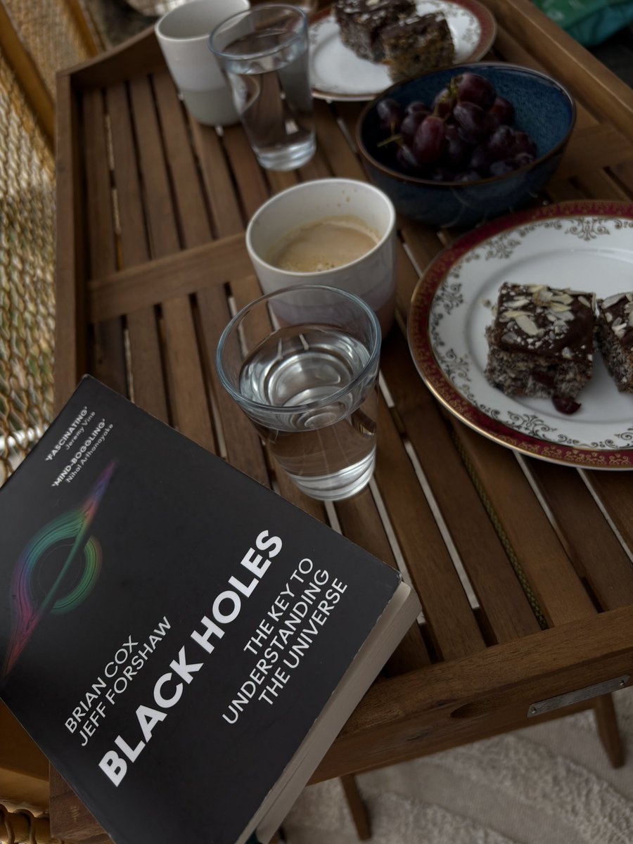 Francis41289709's tweet photo. Slowing down this Easter with coffee, cake, and a bit of cosmic curiosity.
Black holes and homemade treats, the perfect combo for recharging the brain.
#EasterVibes #ScienceAndChill #BrianCox #Astrophysics https://t.co/g4dOOU8Yeo