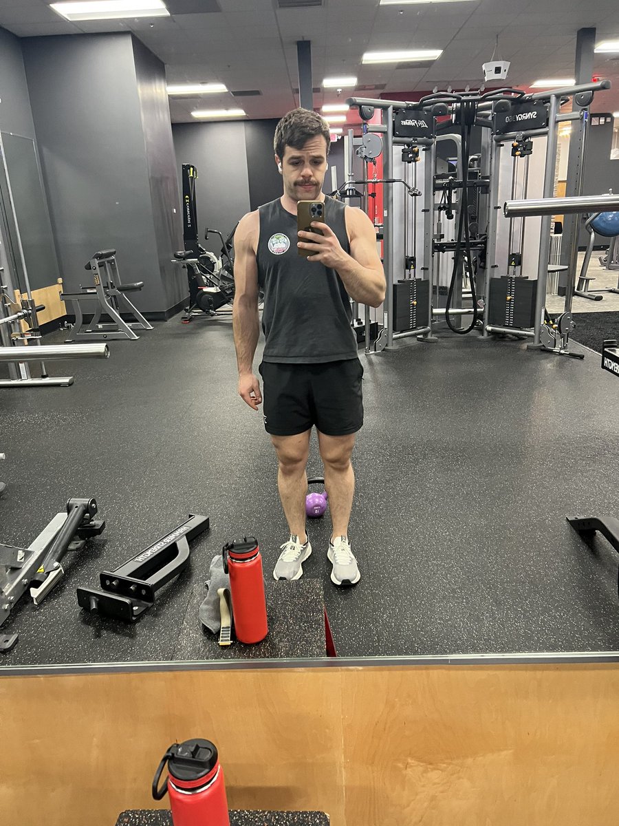 Happy bday to myself. I'm an old man. I'm 28.