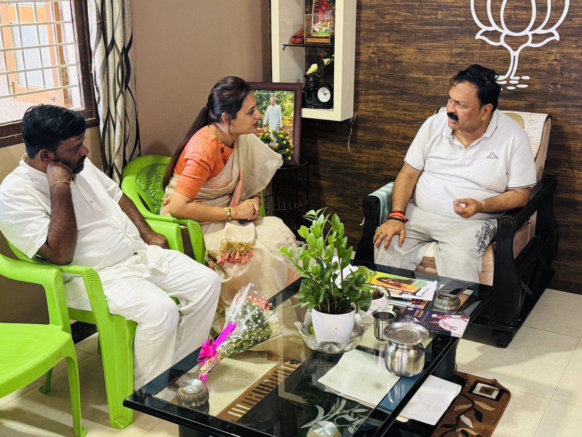 Preetihonagudi's tweet image. Met and had a fruitful and inspiring interaction with Shri Mahesh Tenginkai ji, Hon’ble MLA of Hubli-Dharwad Central, at his residence office in Hubli today.

#BJP #HubliDharwad #VikasBharat #Leadership #hubli