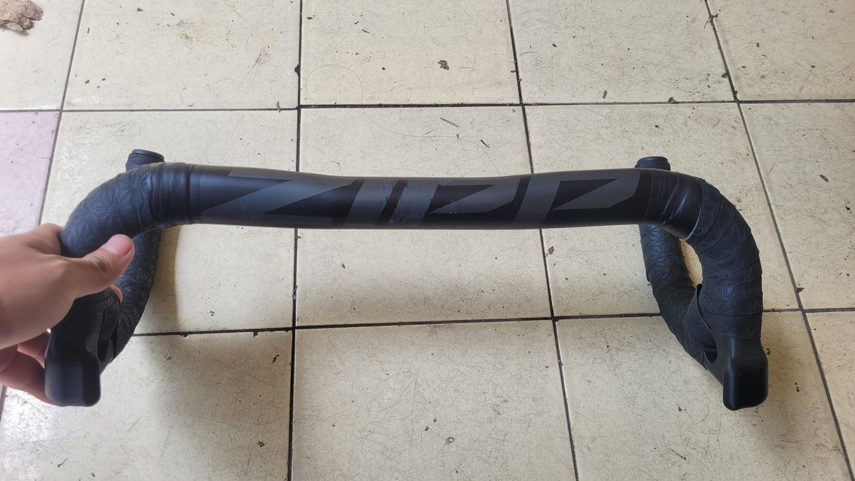DadingKrisman's tweet photo. WTS
DROPBAR ZIPP SL 70 ERGO 40CM
MASIH MULUS, NO DENT
MINUS PEMAKAIAN AJA
#fnjb 
#fixie
#part https://t.co/zDdWe2pMUF