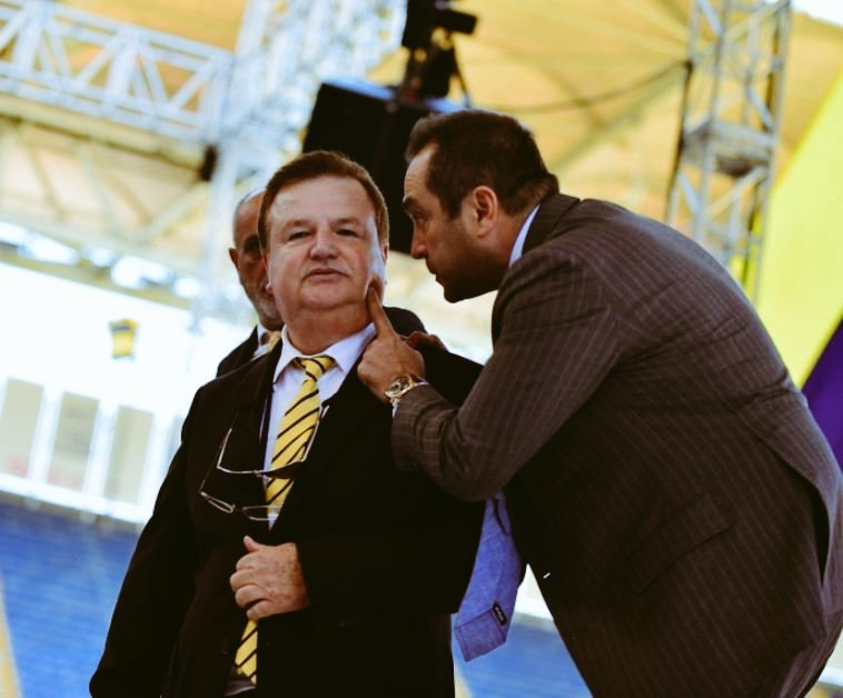 🗣️ İlhan Ekşioğlu: "Ben, bırakın bu akşam üstü istifa etmesini dün istifa etmesi gerektiklerini düşünen bir adamım. Bu işin olmadığını kabul etmeliler ve beceremediklerini, başaramadıklarını kabul ederek yönetim kurulunu yanına alarak istifa etmeleri gerekiyor."

(📺Halk TV)