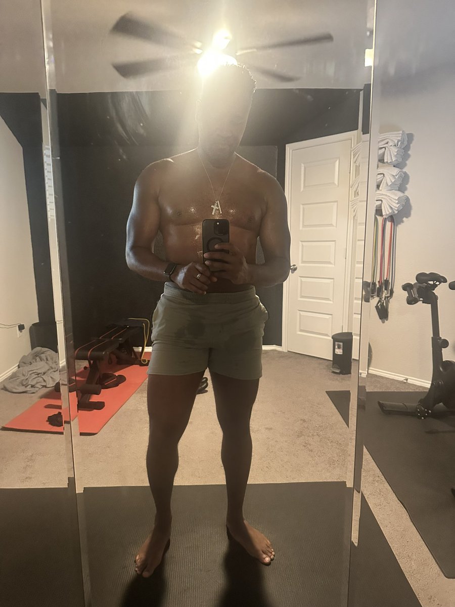 Rob_IAm's tweet photo. 4 days off. Way too much eating and drinking. This morning was hard. But got it done! https://t.co/7YpLjozys6