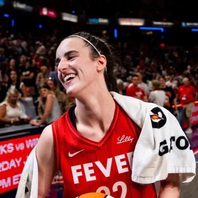 Caitlin Clark had the 2nd highest jersey sales of any basketball player to end 2024, trailing only Steph Curry 🤯