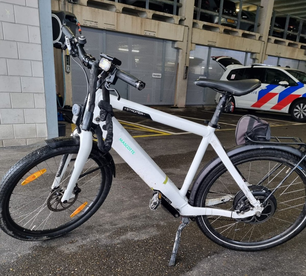 Eigenaar gezocht!!

#SpeedPedelec onder verdachte omstandigheden aangetroffen. Merk Stromer. Geen kentekenplaat en framenummer niet zichtbaar.

Ben, of ken jij de eigenaar? Neem dan contact op en bel 0900-8844. Benoem hierbij het volgende registratienummer: 2025182968.
^ME