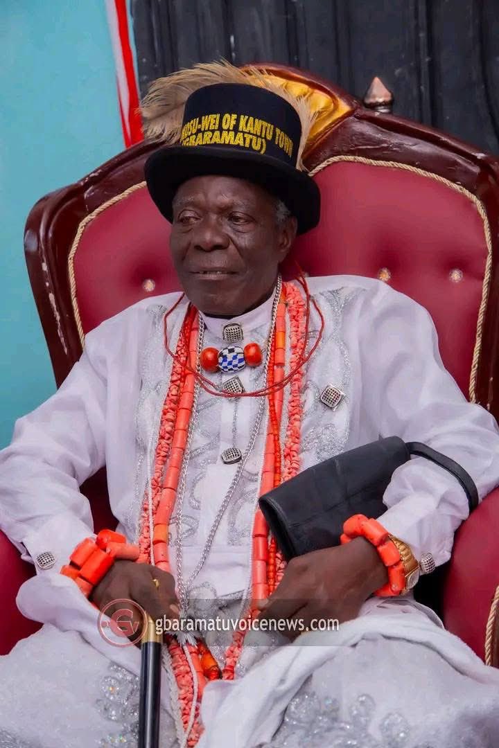 yinbri's tweet photo. @Lord_Of_Warri @lindaikeji @TheYorubaTimes @vanguardngrnews @channelstv @ARISEtv @ruffydfire @MobilePunch Kantu is an Ijaw town under Oporoza, look at their leader, Ona just dey find problem so at the end of the day, you guys will be looking for who to help Ona fight, that’s is the major reason you guys claiming Yoruba, but to put you right, Ijaws are never scared of a rightful fight https://t.co/jjTAfu4ahk