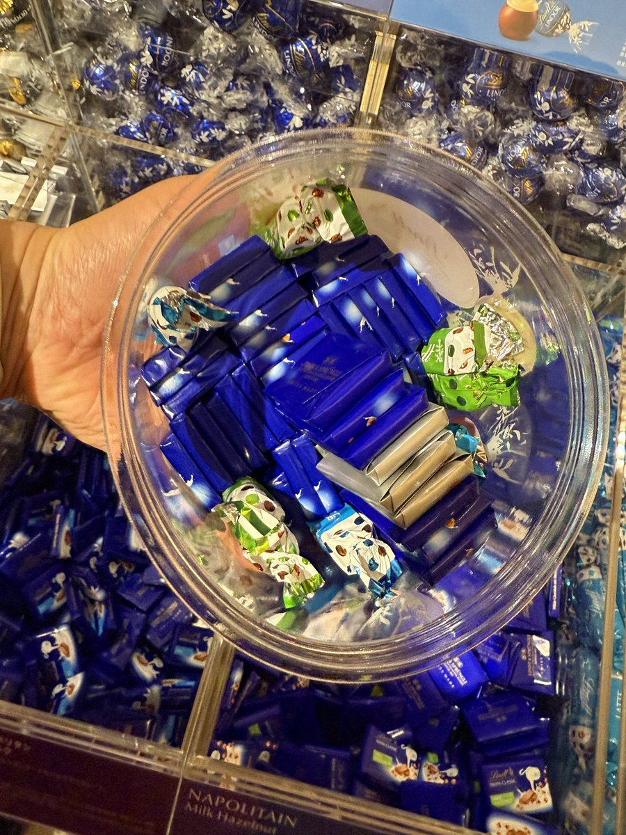 リンツ @LindtJapan #Lindt チョコレート🍫 の詰め放題で802g, 実質