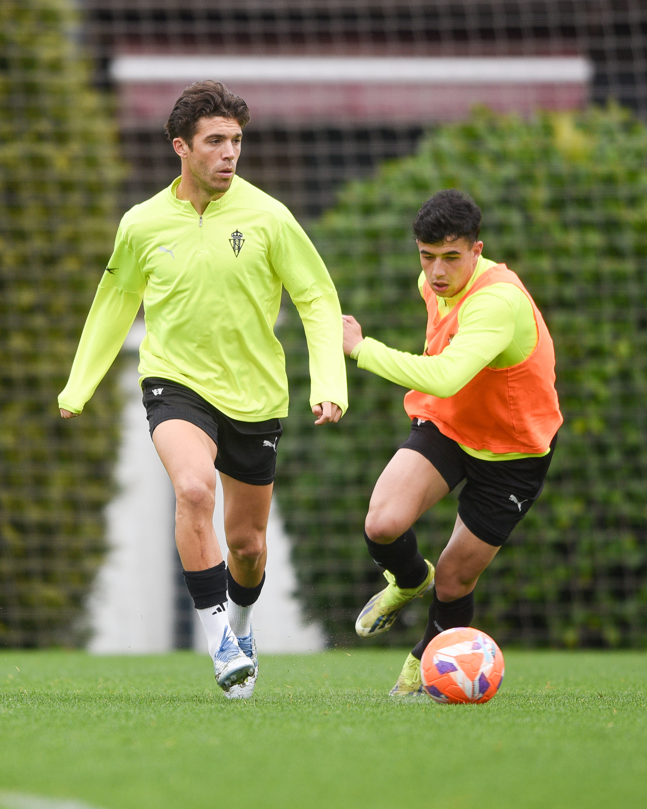 Los jugadores del Sporting, en la sesión de este lunes (Foto: RSG).