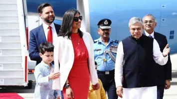 JsbMayuri's tweet image. JD Vance in India: US Vice President Begins Strategic Visit
US Vice President JD Vance lands in India for key trade talks with PM Modi.
Read more:jsbmarketresearch.com/news/us-vice-p…
#Modi #USIndiaRelations #VPVisit #NewsUpdate