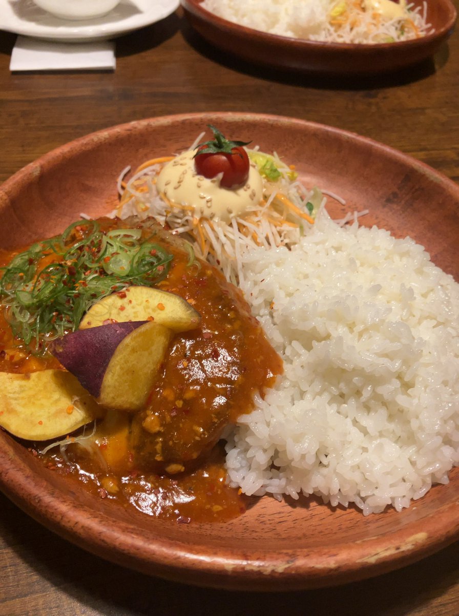 チーズダッカルビバーグ！
辛い！🌶
季節限定とかあれば試したくなるけど失敗も多い😭