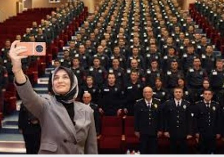 CHP ve avanesi hariç nasıl gurur duyuyoruz demi bu foto ile Afyon Valimiz Sayın Doç Dr Kübra Güran Yiğitbaşı Maşallah size 🤩

Recep Tayyip Erdoğan 
------------------------

Süleyman Soylu 
Sedat Peker 
Bülent Arınç 
#altın
#borsa
Mourinho