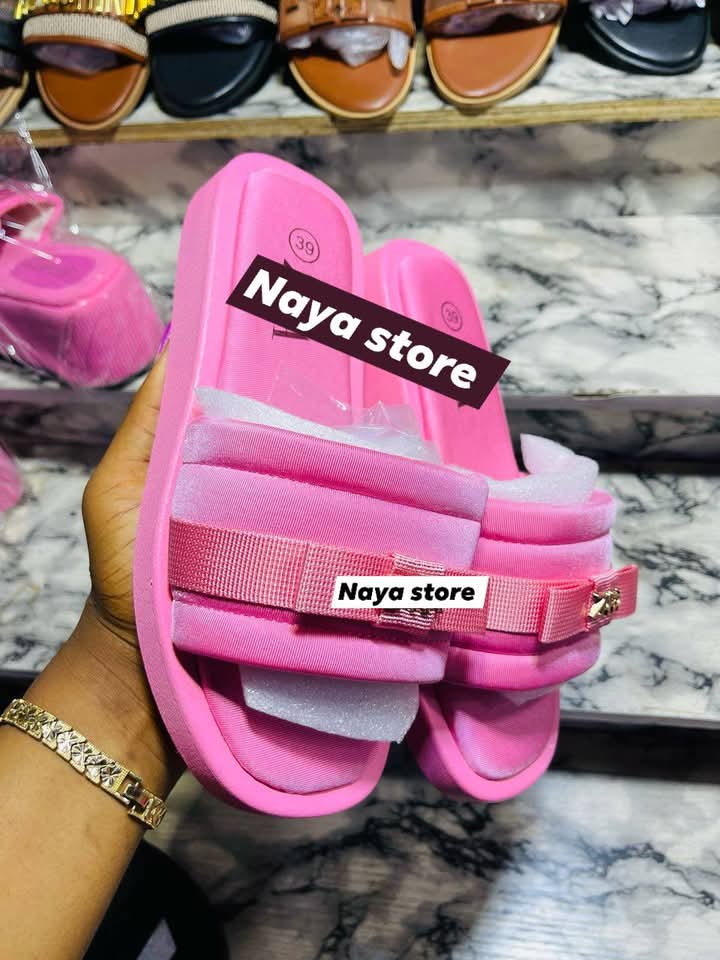 Naya_stores's tweet image. Some footwears are fine, but these ones? They will make you smile every time you wear them.

Available in Size 37-42
Price- 12,500
Location- Anambra state 

#100DVC #100daysconsistencychallenge #nayastore #slippers #slippersforwomen