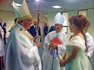 #PopeFrancis 교황님의 따뜻한 미소, 저의 바흐 앨범을 좋아한다고 말씀해주시던 그 잔잔한 목소리, 어머니께 드리라며 건네주셨던 목주까지…
모든 순간이 잊히지 않고 가슴에 남아 있습니다.
편히 쉬세요.
소화 테레사 올림