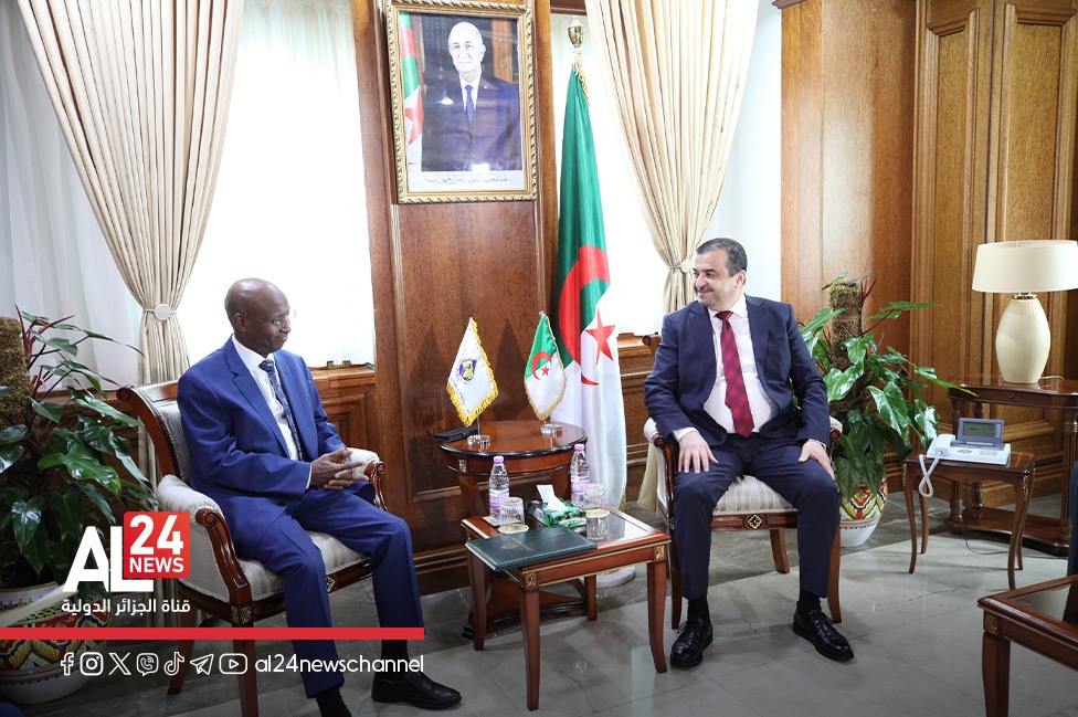 AL24Francais's tweet image. Ministère algérien de l'Energie :
📌Le ministre d'Etat, ministre de l'Energie, des Mines et des Energies Renouvelables, #Mohamed_Arkab reçoit le secrétaire général de l'Organisation africaine des pays producteurs de pétrole (#APPO), Omar Farouk Ibrahim.