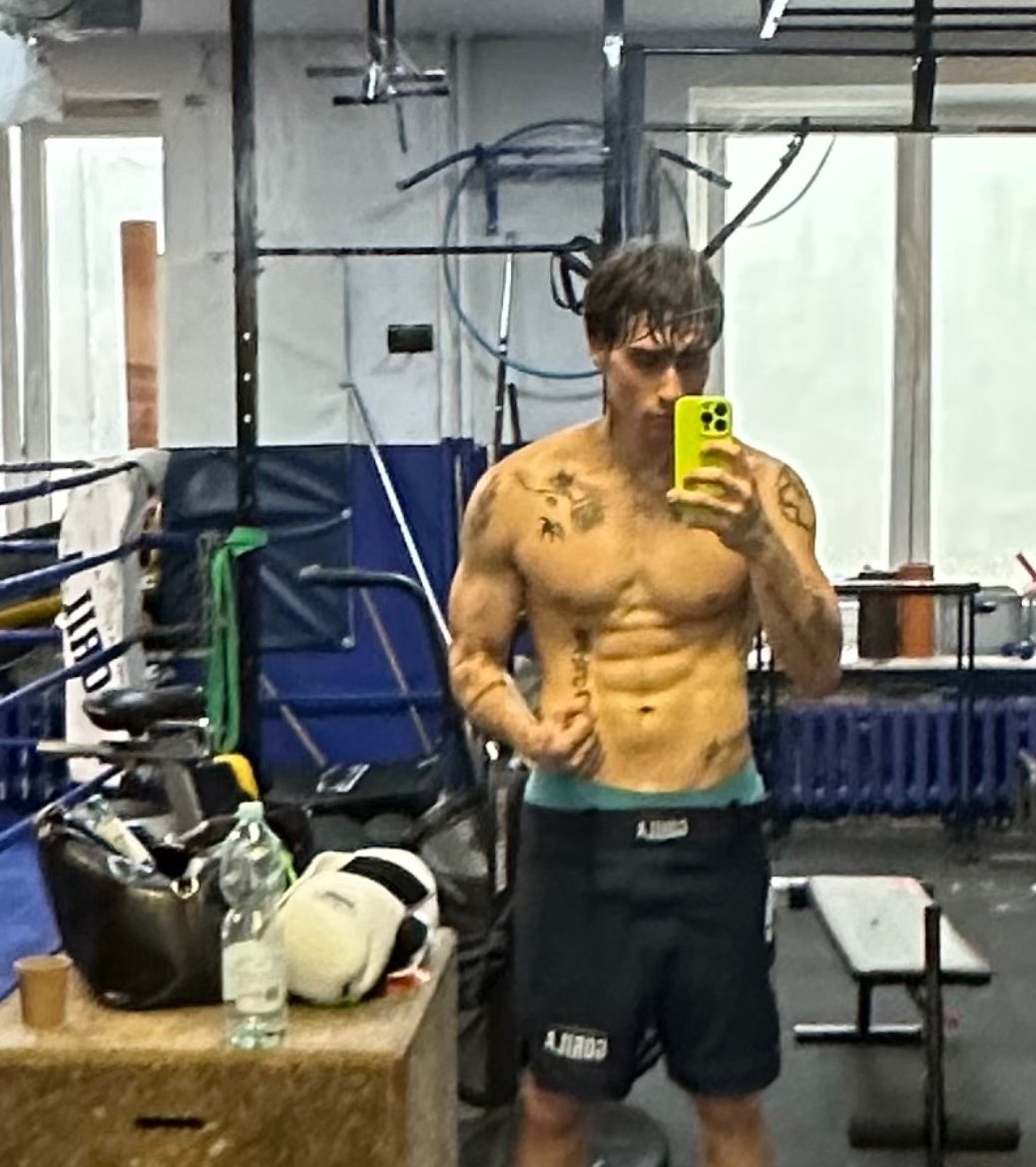 wavyPsaga tweet media