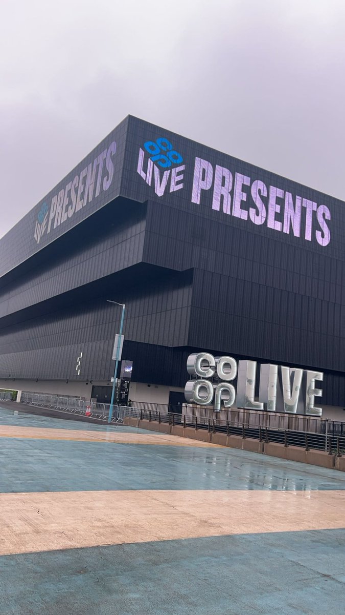 taiye_kk's tweet image. #BurnaboyManchester #weoutside