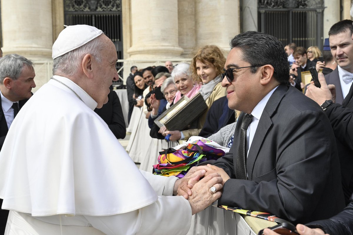 JordanRodas's tweet photo. Descanse en paz el Papa Francisco. La Iglesia Católica necesitará un sucesor a su altura: incluyente, coherente y comprometido con las necesidades de la humanidad en tiempos en los que el odio y la guerra se imponen sin pudor. https://t.co/1LV4GTqzPu