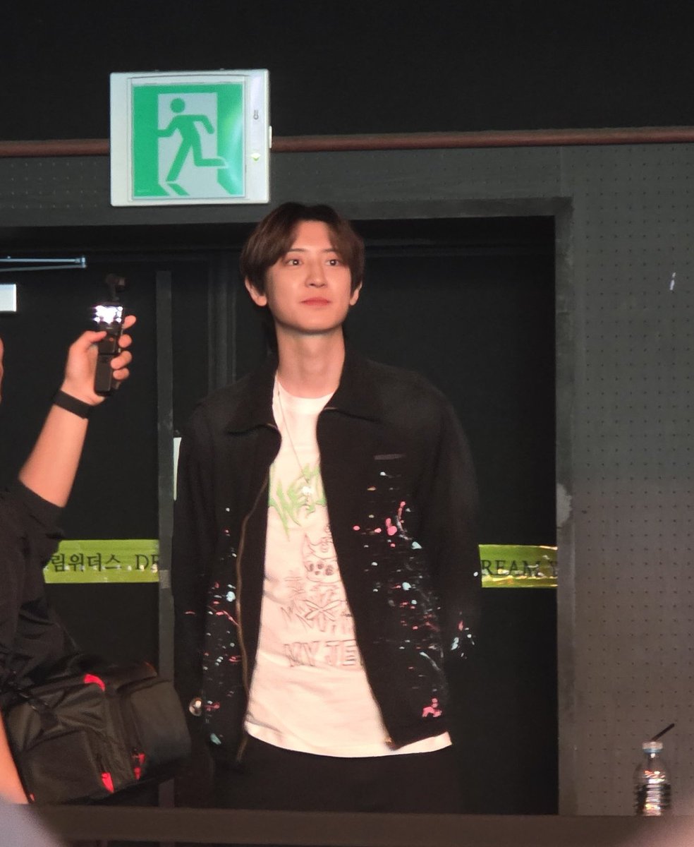 xunhuas's tweet photo. Chanyeol and Suho showing their support for Kai’s ‘Wait On Me’ album comeback today! 🥺🫶🏻

MC for his                  🤝🏻          Attended his 
media showcase                    fan showcase https://t.co/9bD9BYbaRI