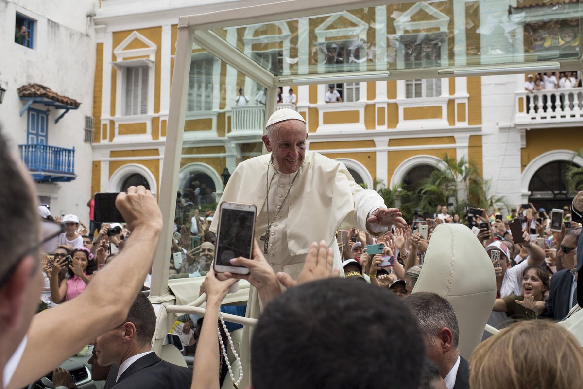 Hoy despedimos al <a href="/Pontifex_es/">Papa León XIV</a> , quien fue el primer papa latinoamericano, con una connotación geopolítica importante para nuestro continente. Su legado de compasión y unidad perdurará en nuestros corazones. Descansa en paz, Santo Padre. 🙏🕊️ #PapaFrancisco
