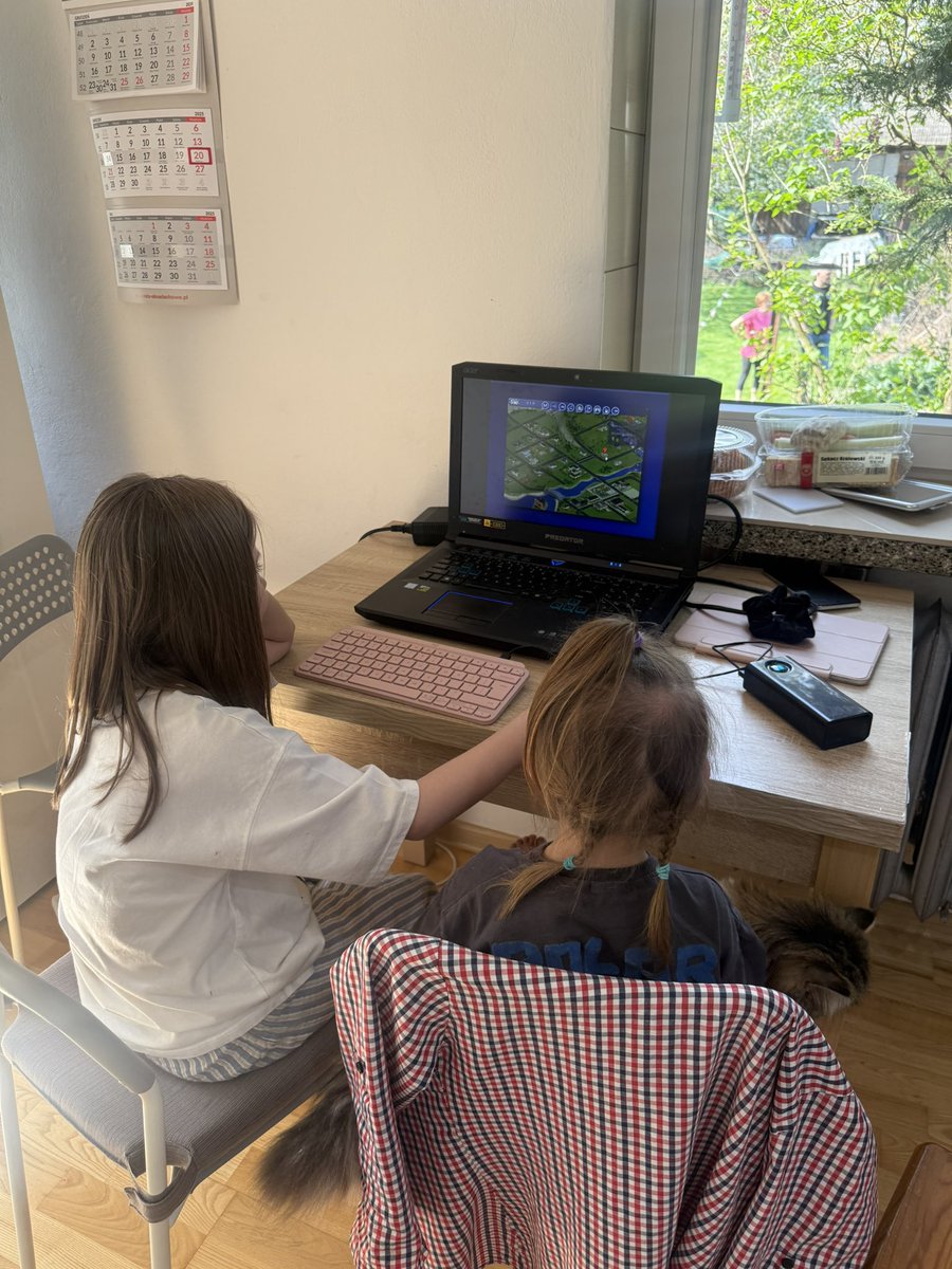 Rośnie kolejne pokolenie simsiar 😎