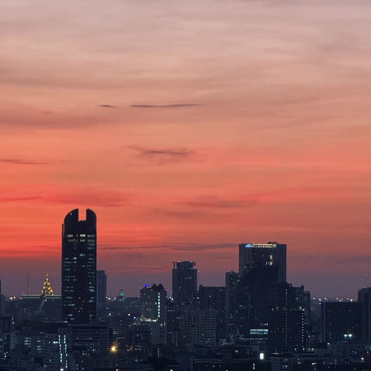 วันนี้เหนื่อยไหม,
เธอเก่งมากๆแล้วนะ พักผ่อนเยอะๆ
ดูท้องฟ้าสวยๆ กอดตัวเองให้มากๆนะ :—)