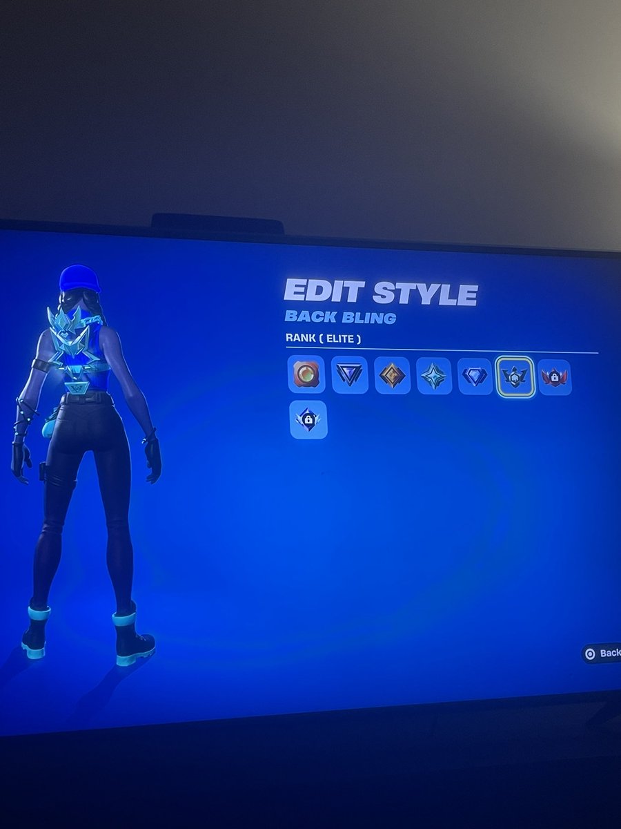 DavidTaylor902's tweet photo. I still have a bug with the alpha rank back bling and vaultbrella glider as I’m ranked unreal but still have unreal locked for both. Also now the Vanguard Zadie has champion and unreal locked still and Zadie doesn’t even change with the ranks that are unlocked. @FortniteStatus https://t.co/RERlT9blwq