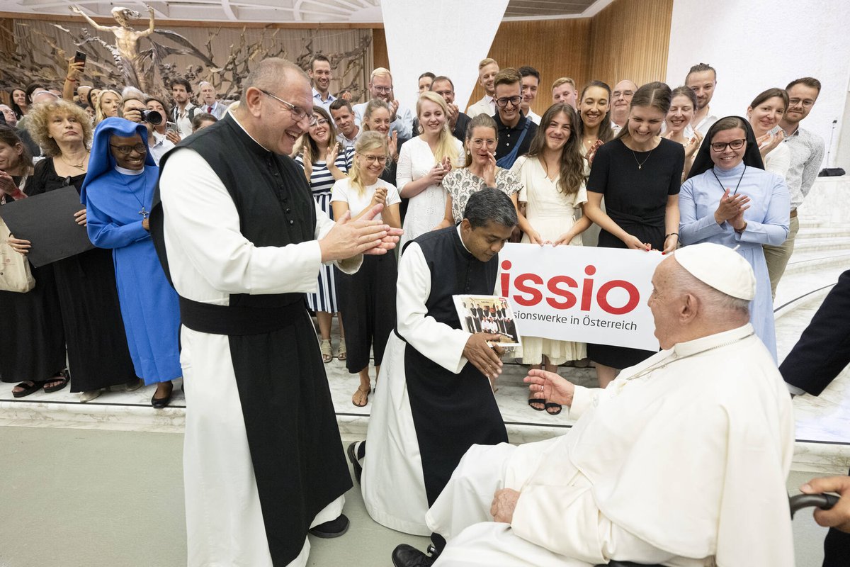 "Geht an die Ränder" und "beginnt mit einem Gebet" - #PapstFranziskus hat uns tief inspiriert. Wir sind als "seine" Missionswerke seinem Auftrag gefolgt. Möge er in Frieden ruhen! 🙏🙏🙏