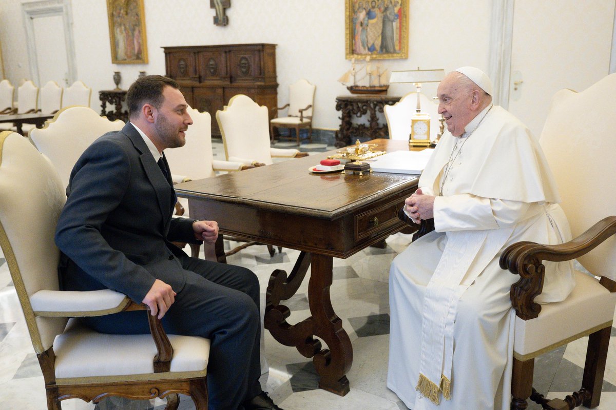 Matías Mariotto (@matumariotto) on Twitter photo Voy a guardar por siempre en mi memoria las distintas entrevistas que tuve con él, donde me recibió con muchísima calidez y atención.
El Papa me marcó con sus palabras de fe, amor, sabiduría y liderazgo, al igual que lo hizo con tanta gente en todo el mundo, regalando la Voy a guardar por siempre en mi memoria las distintas entrevistas que tuve con él, donde me recibió con muchísima calidez y atención.
El Papa me marcó con sus palabras de fe, amor, sabiduría y liderazgo, al igual que lo hizo con tanta gente en todo el mundo, regalando la