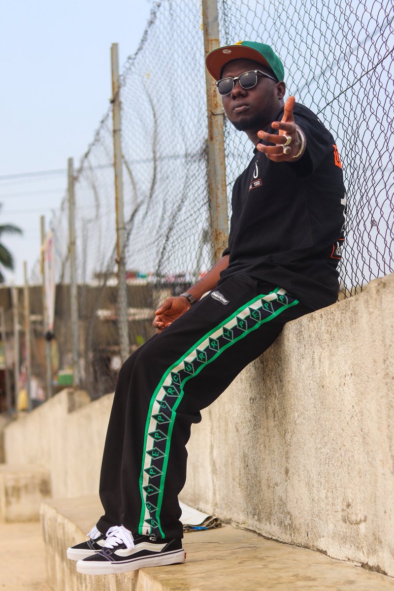 JÉSUS CHRIST EST RESSUSCITÉ ! L'AMOUR A VAINCU LA HAINE, LA VIE A VAINCU LA MORT, LA LUMIÈRE A CHASSÉ LES TÉNÈBRES ! QUE LA RESSURRECTION DU CHRIST RESTAURE TOUS LES NIVEAUX DE VOS VIES. BONNE FÊTE DE PÂQUES LA FAMILLE ‼️