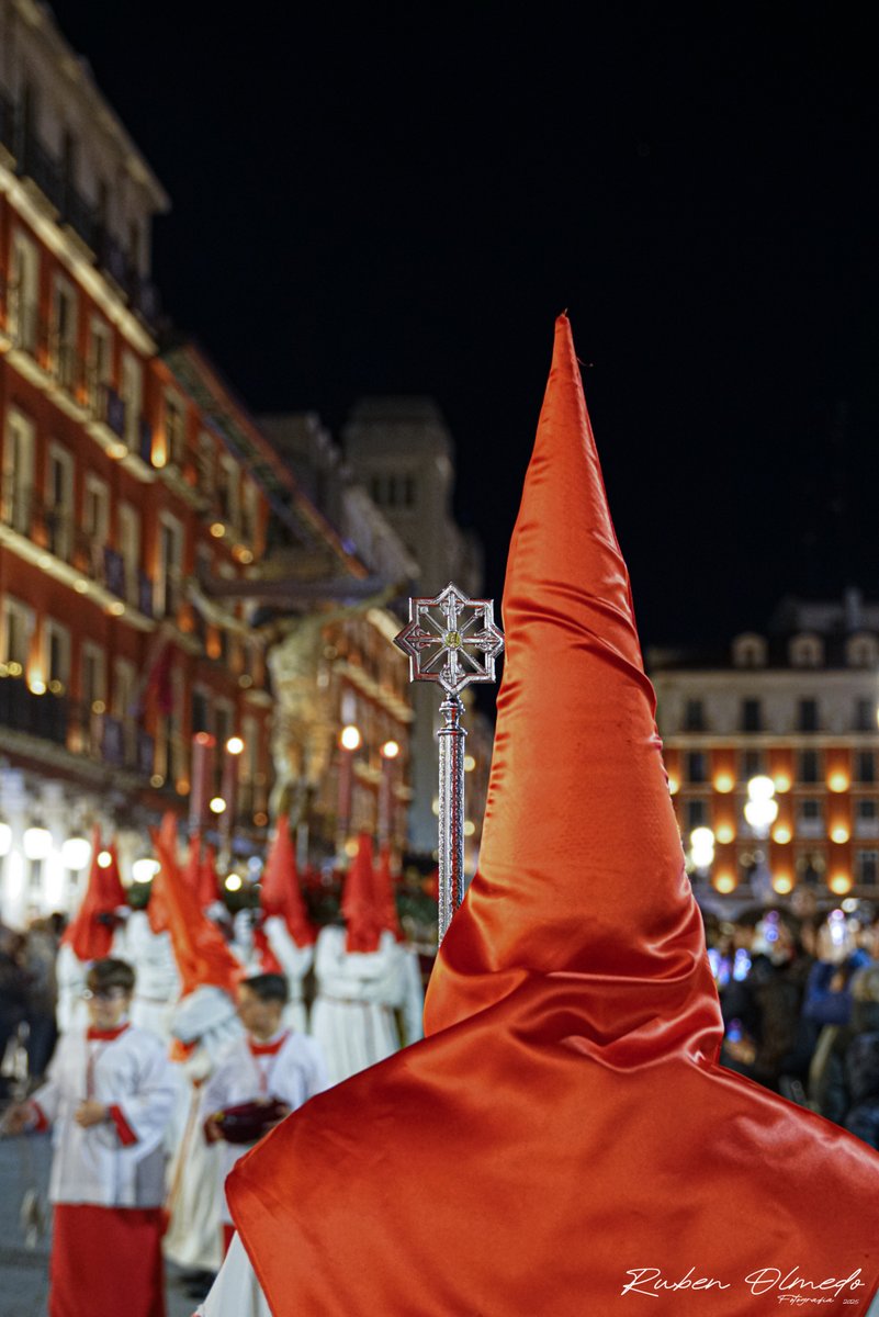 RubenOlmedo's tweet photo. Semana Santa 2025. Miércoles Santo, Procesión del Stmo Cristo de las Mercedes. Cofradía de las Siete Palabras @SietePalabrasVA Reportaje fotográfico en el enlace.. https://t.co/r1W0aoIxQp @vallpasion @jcssvall https://t.co/2Liwx3405l