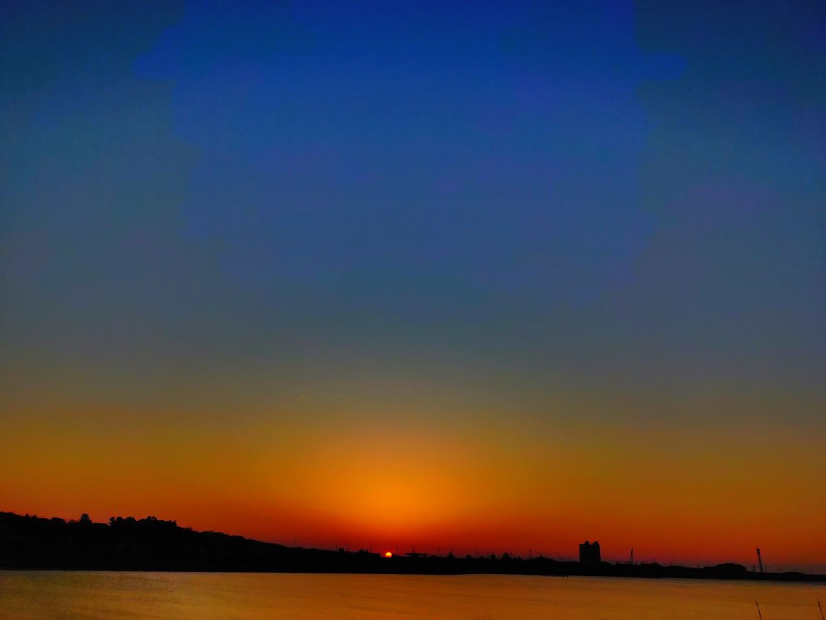 hirom360's tweet photo. 久々の日没撮影…
#ファインダー越しの私の世界 #写真好きと繋がりたい  #キリトリセカイ https://t.co/2EE0hga0If