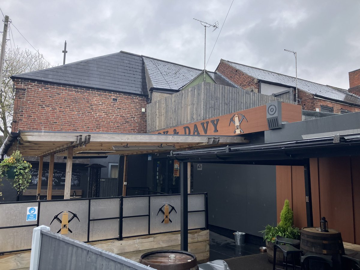 VinLK3's tweet image. On route Mansfield! After Mrs LK consulted the bible we found this little gem!! Pick &amp;amp; Davey in Eastwood, defo worth a revisit in the future #NewPub #lksawaydays