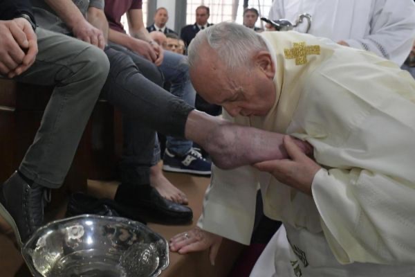 Naty_Zaracho's tweet photo. El Papa latinoamericano, el que siempre estuvo con los de abajo y habló con coraje contra las desigualdades.
Nos dejás una misión: seguir luchando por la justicia social. Y si hay injusticia, como dijiste, hagamos lío.
Te vamos a extrañar mucho. https://t.co/uKD395tOXl