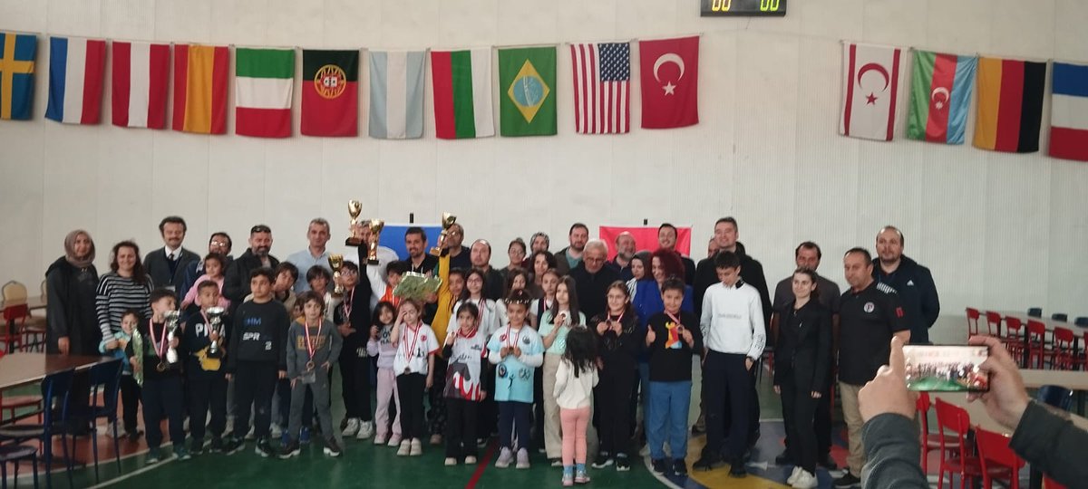 duzce_tsf's tweet photo. Büyük bir heyecan içinde devam eden TED Düzce Koleji Ulusal Egemenlik satranç turnuvası tamamlanmıştır. Salonda hazır bulunan protokol tarafından sporcuların ödülleri kendilerine takdim edilmiştir.. Tüm sporcularımızı tebrik eder başarılarının devamını dileriz...🌟🏅♥️ https://t.co/JkZlyzEG4F