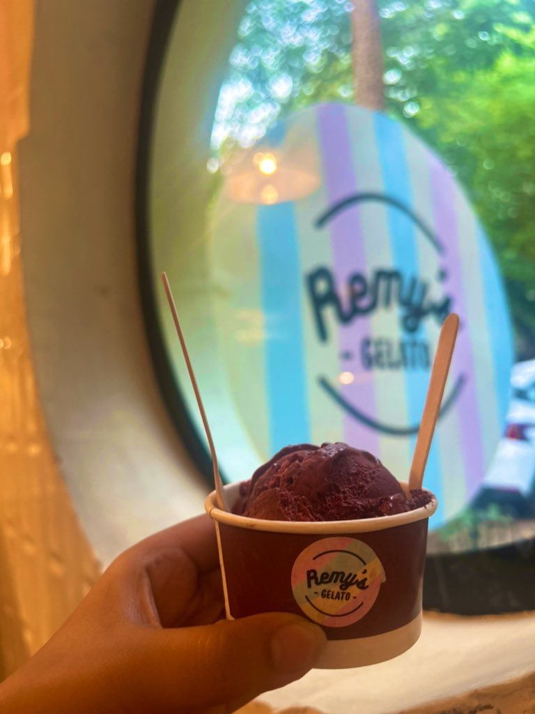 missmcfloat's tweet photo. Tucked in the lanes of Shahpur Jat, we stumbled upon the sweetest little gelato spot- with ‘Diwana Hua Badal’ playing in the background.

Pictured here: Iced Matcha Latte + Sugar-free Berry Gelato+ Two beverage-to-go lovers https://t.co/ttvtXj8K1v