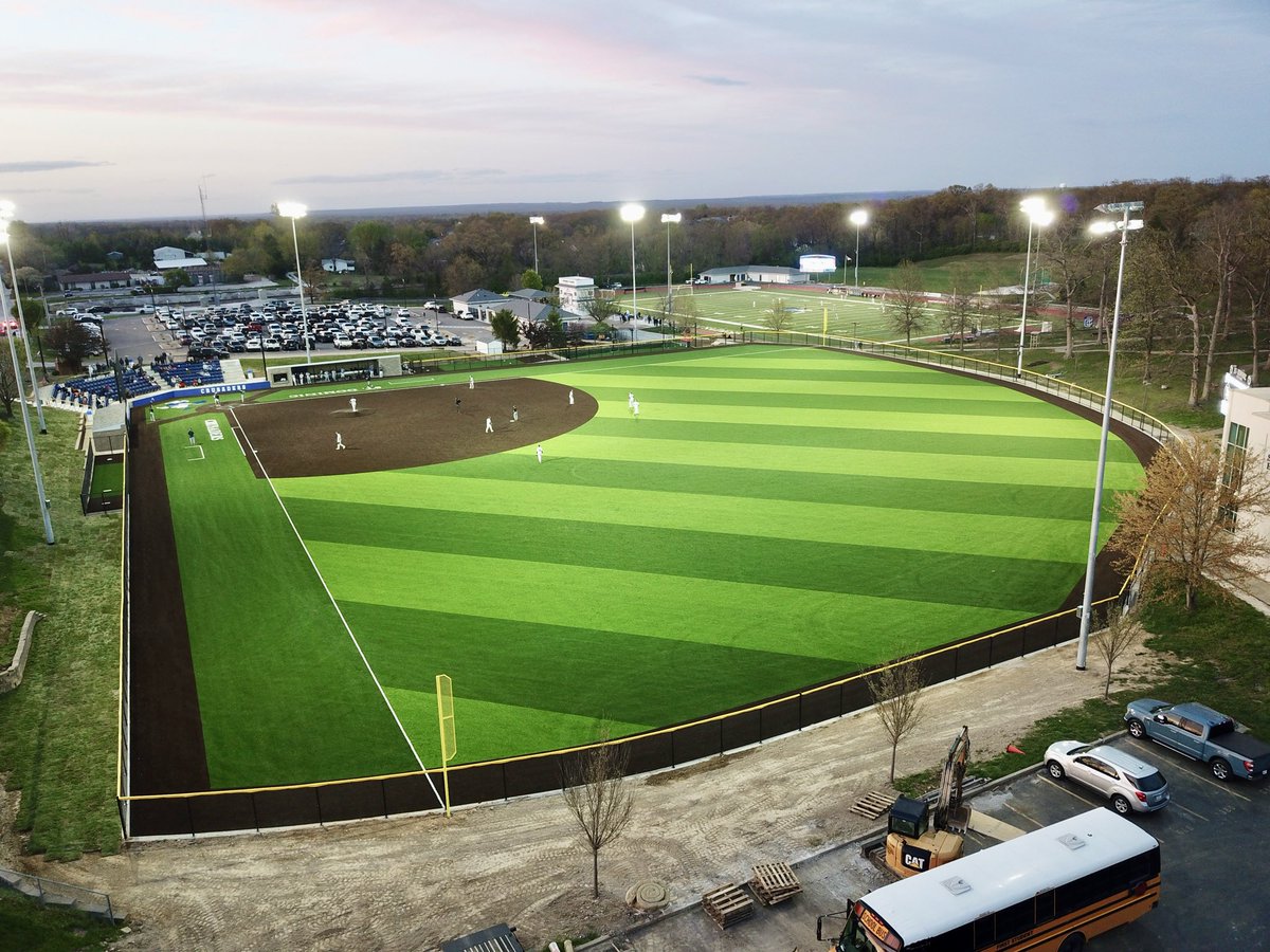 Todays Varsity Baseball game vs SLUH has been moved to St. Dominic at 3:30pm. @StDom_Baseball 
#nomorerainouts
