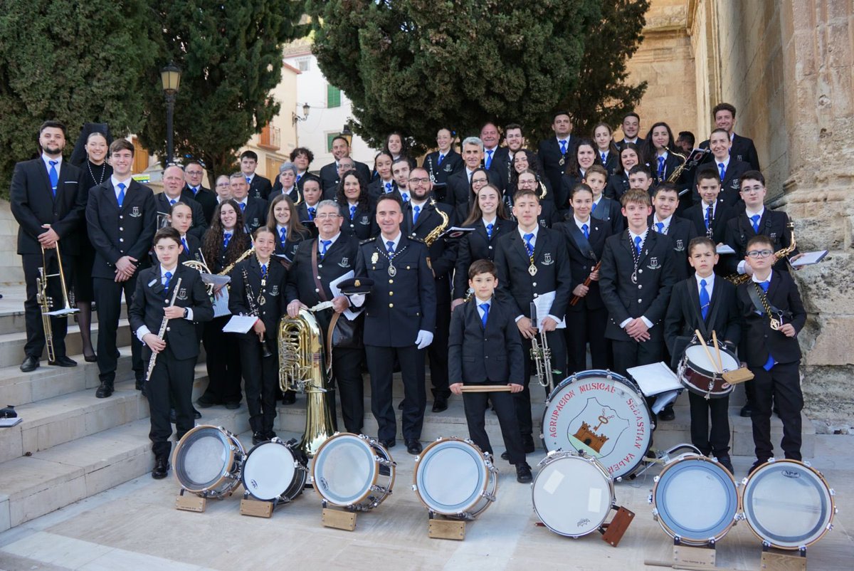 Con esta foto despedimos nuestras actuaciones esta Semana Santa. 

Gracias por la confianza puesta en nosotros, y agradecer a todos nuestros músicos por haber ofrecido un gran nivel y haber obteniendo un gran resultado superándonos año tras año.

Nos vemos en la Feria!!