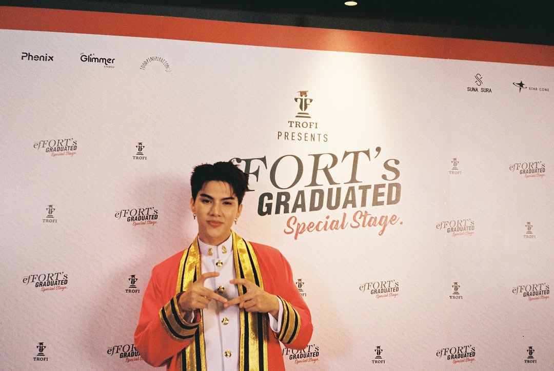 FORTPEAT_INTL's tweet photo. 📥 21.04.25 | folk._.film IG Update
🎞️❤️💙
About efFort’s Graduated D-Day
#AboutefFortGraduatedDDay
#AboutefFORTGraduated
🖇️ https://t.co/zO2tp5QFLe
@fort_fts @peatwasu
#FortFTS #Peatwasu
#FortPeat #BabyFeat https://t.co/ytYcEZHvUu