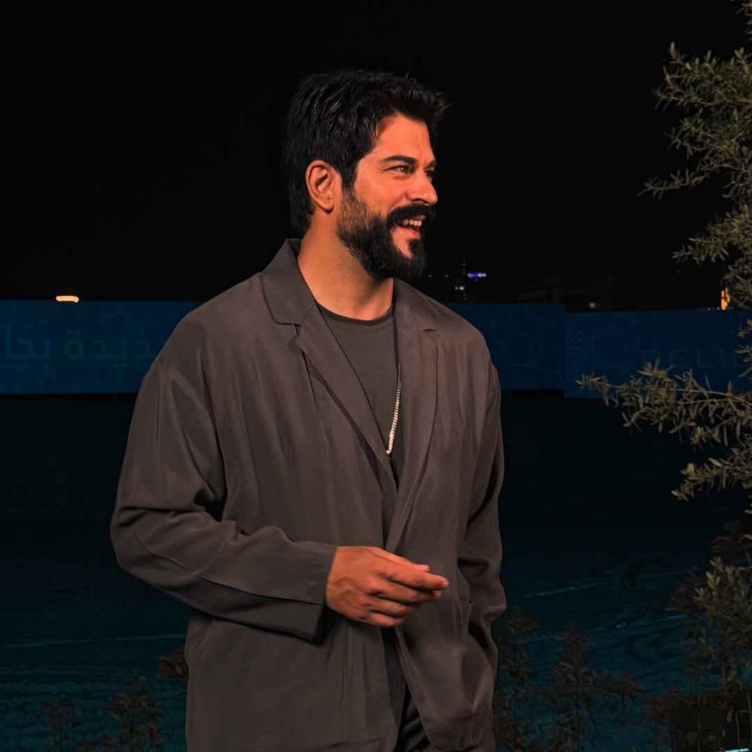 burakfansclub's tweet photo. Behind the scenes 🎬💥 #BurakÖzçivit #PavilionbyRams #Erbil https://t.co/Bz1b5D2TP8