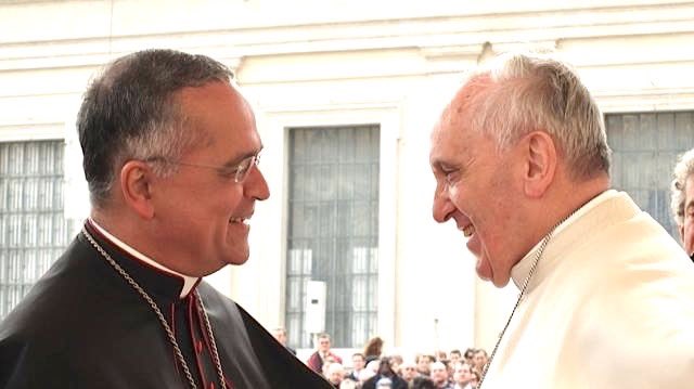¡Gracias por todo, Papa Francisco! Tu cariño de hermano y amigo, tu testimonio evangélico y tus palabras llenas de sabiduría vivirán siempre en mi corazón. “Siervo bueno y fiel (…), entra a participar de la alegría de tu Señor” (Mt 25,23).