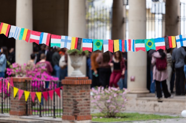 🌎 Los intercambistas de la UNL preparan una nueva Confraternización

Los intercambistas presentarán sus culturas a través de comidas, vestimentas y bailes típicos. El evento se realizará el 24/04 en Esperanza y el 25/04 en el Rectorado de Santa Fe.

ℹ️ unl.edu.ar/noticias/news/…