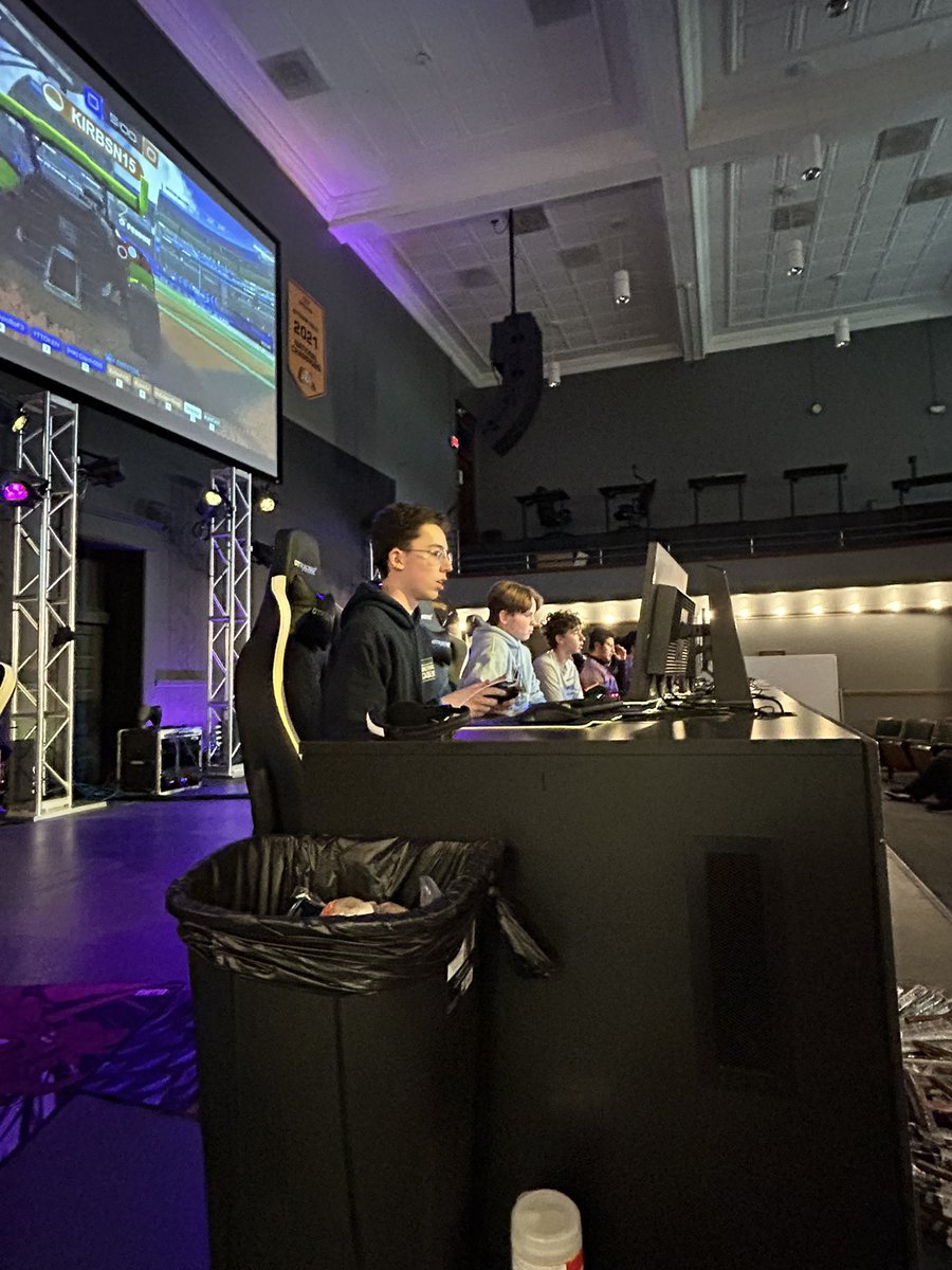 e-Communication tweet media