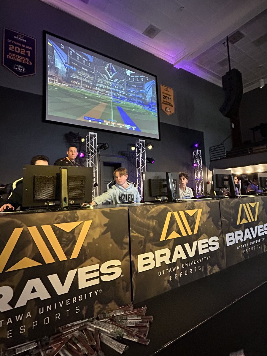 e-Communication tweet media