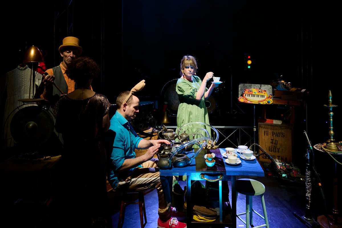 Platform 4 tweet media